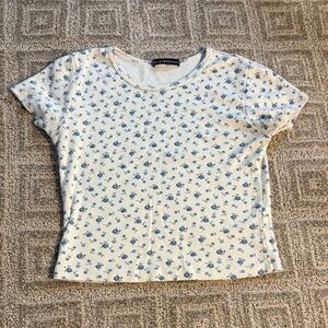 Brandy Melville Casual White Crop Tee with Blue Floral Print